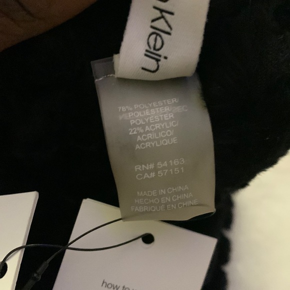 NWT Calvin Klein faux fur infinity scarf - Picture 4 of 4